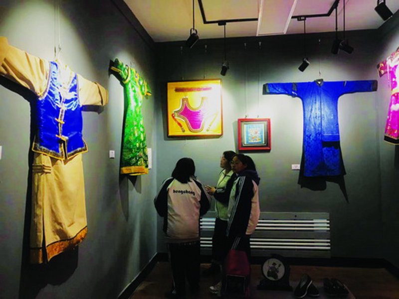 服装流行趋势与建华区服装店的发展